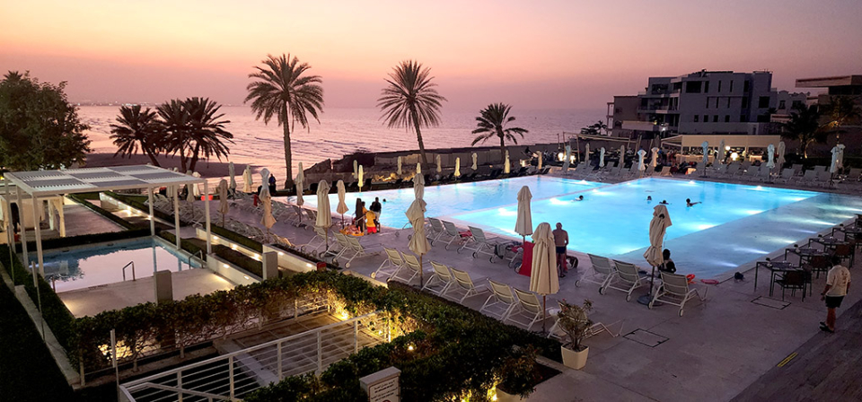 Crowne Plaza Muscat Piscina