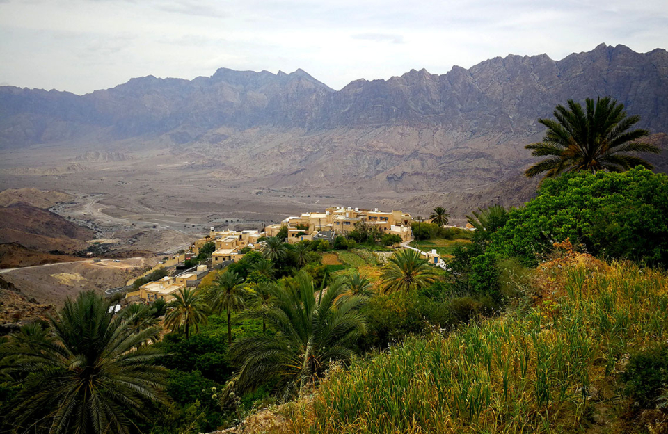vista straordinaria sul villaggio montano di Wakan ed i monti Hajar Occidentali